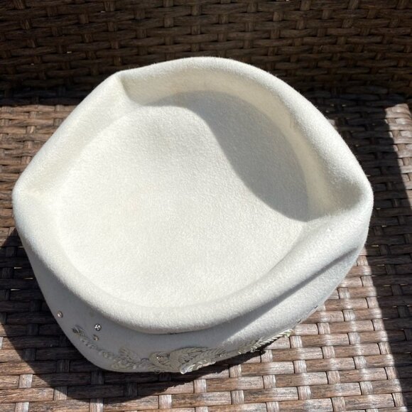 VINTAGE Gene Doris New York White Pillbox Style Hat with Sequins Size 22 - Picture 5 of 9